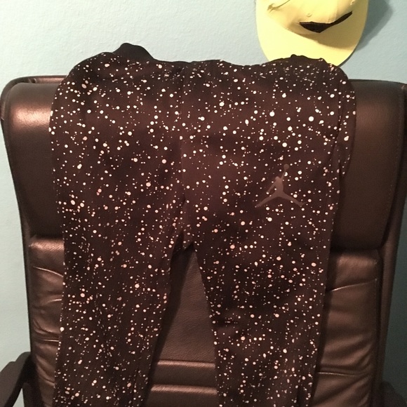 Air Jordan 23 Speckle-Print Therma Pants, Big Boys - Picture 3 of 4